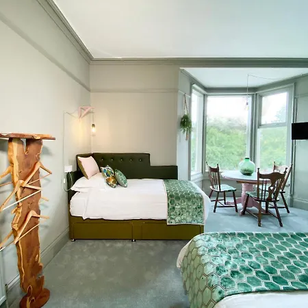 Sundial Guest house *